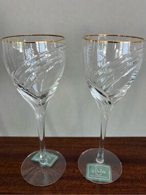 Lenox Kelly Crystal Wine Glasses with Gold Rim (Set of 2). Each is 8”x2.75”